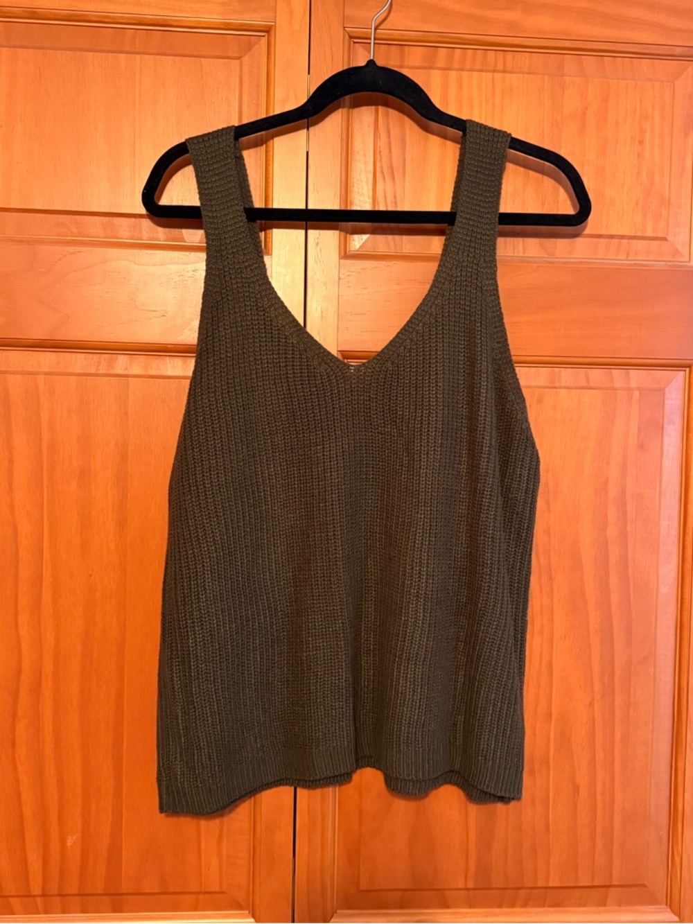 SHEIN Olive Green Ribbed V-Neck Knit Tank Top